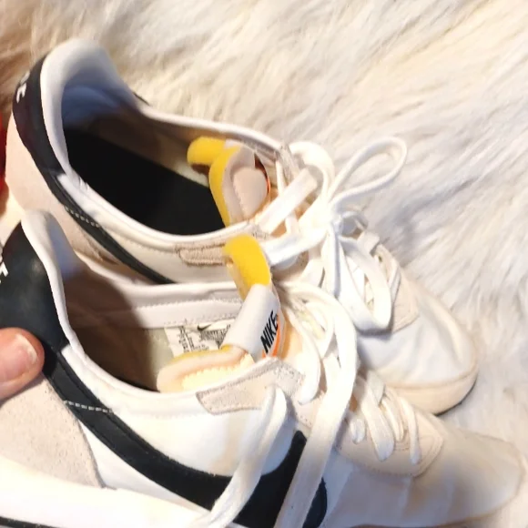 Nike Black/White Sneakers - Picture 4 of 7